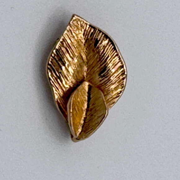 Vintage Gold-Tone Leaf Brooch – Amway Award Jewelry - Picture 1 of 4